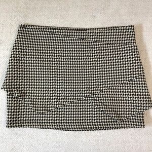 [130] ZARA Black & White Mini Skirt
